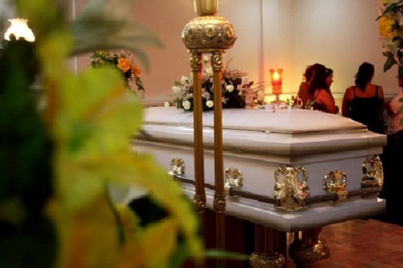 Quan tài màu trắng đánh con số 96, 55 Quan tài màu trắng đánh con số 96, 55